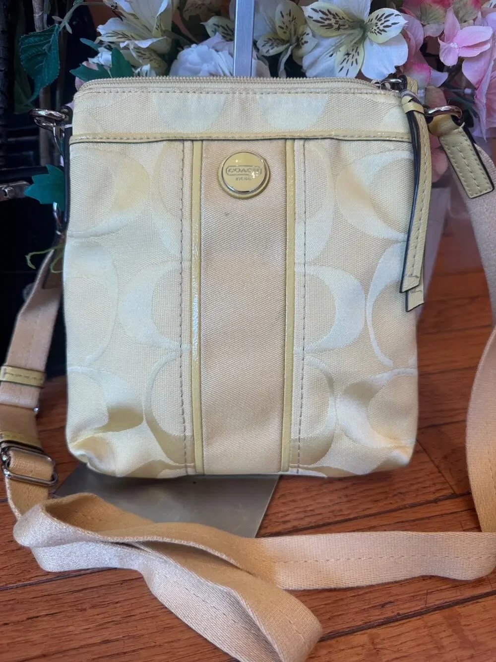 Vintage Coach Stripe Crossbody Classic Logo Design (pu100